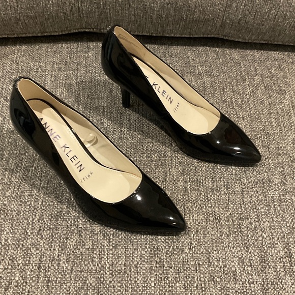 Anne Klein Shoes - Anne Klein Women’s Black Patent Leather Heels Pointed Toe Size 7 Pumps